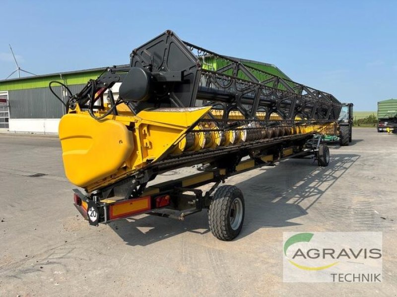 Mähdrescher of the type New Holland CR 9.90 RAUPE, Gebrauchtmaschine in Seelow (Picture 29)