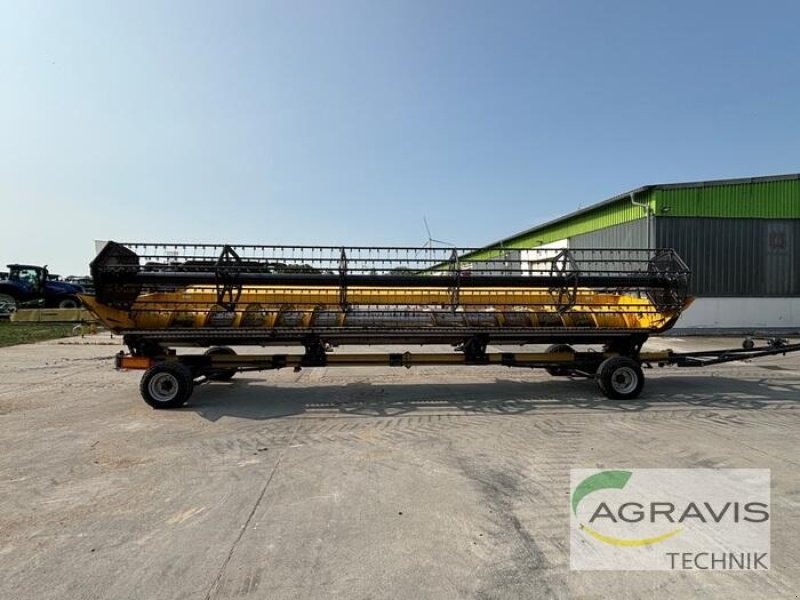 Mähdrescher of the type New Holland CR 9.90 RAUPE, Gebrauchtmaschine in Seelow (Picture 30)