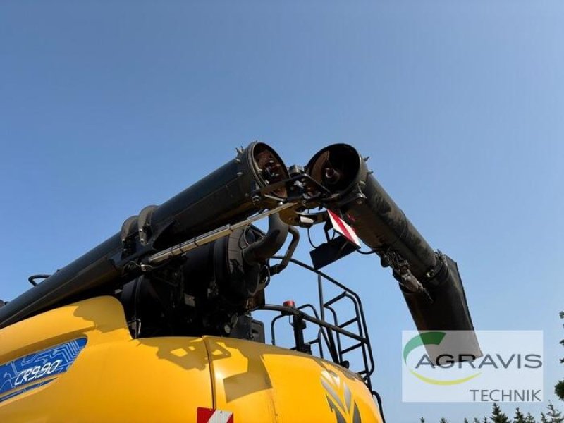 Mähdrescher of the type New Holland CR 9.90 RAUPE, Gebrauchtmaschine in Seelow (Picture 18)