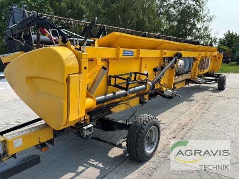 Mähdrescher of the type New Holland CR 9.90 RAUPE, Gebrauchtmaschine in Seelow (Picture 25)