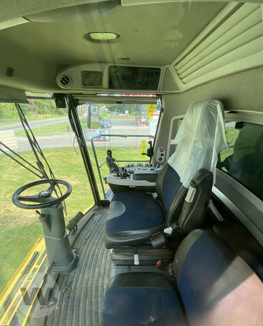 Mähdrescher van het type New Holland CR 9.90, Gebrauchtmaschine in Bützow (Foto 7)