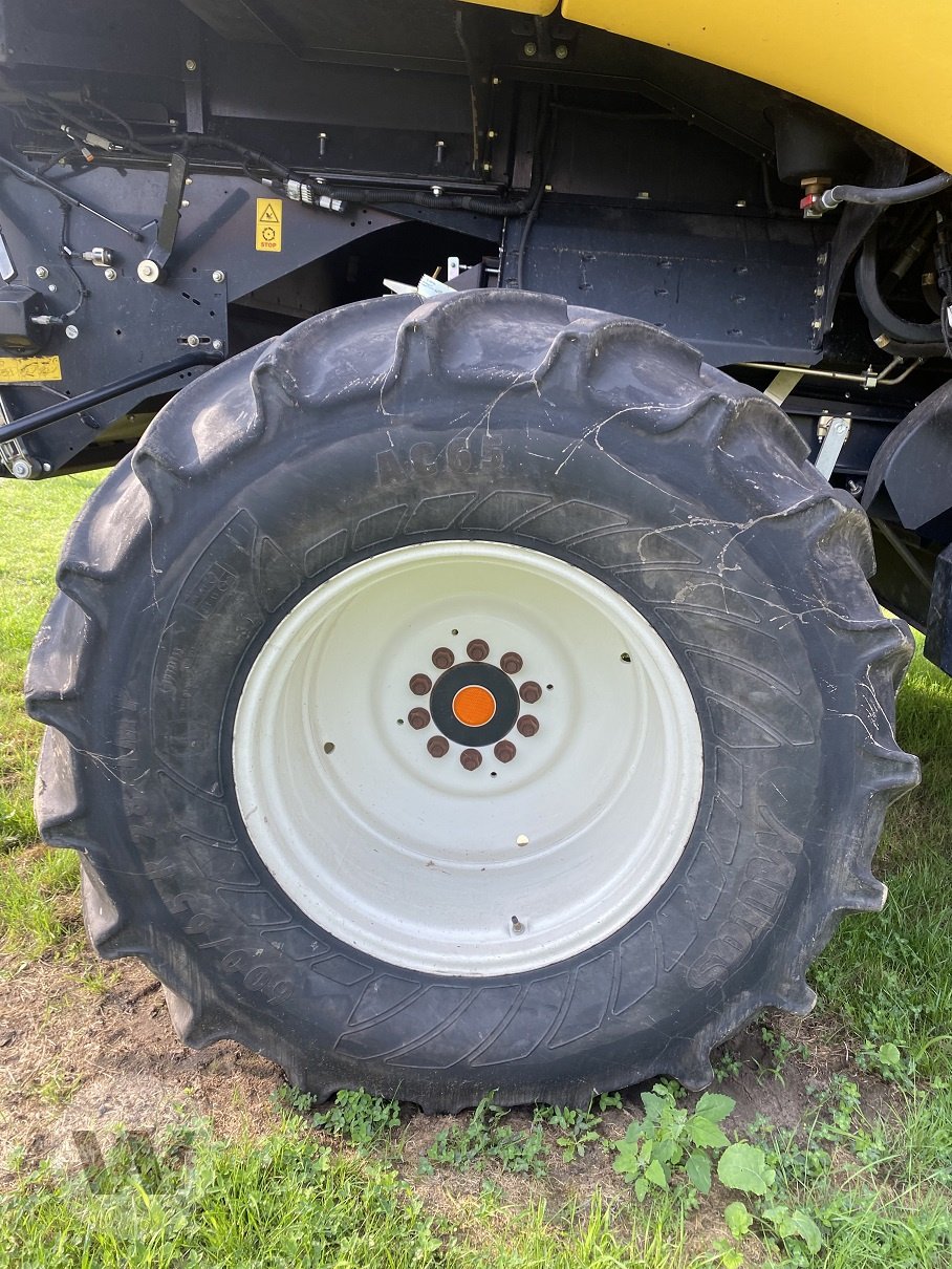 Mähdrescher van het type New Holland CR 9.90, Gebrauchtmaschine in Bützow (Foto 11)