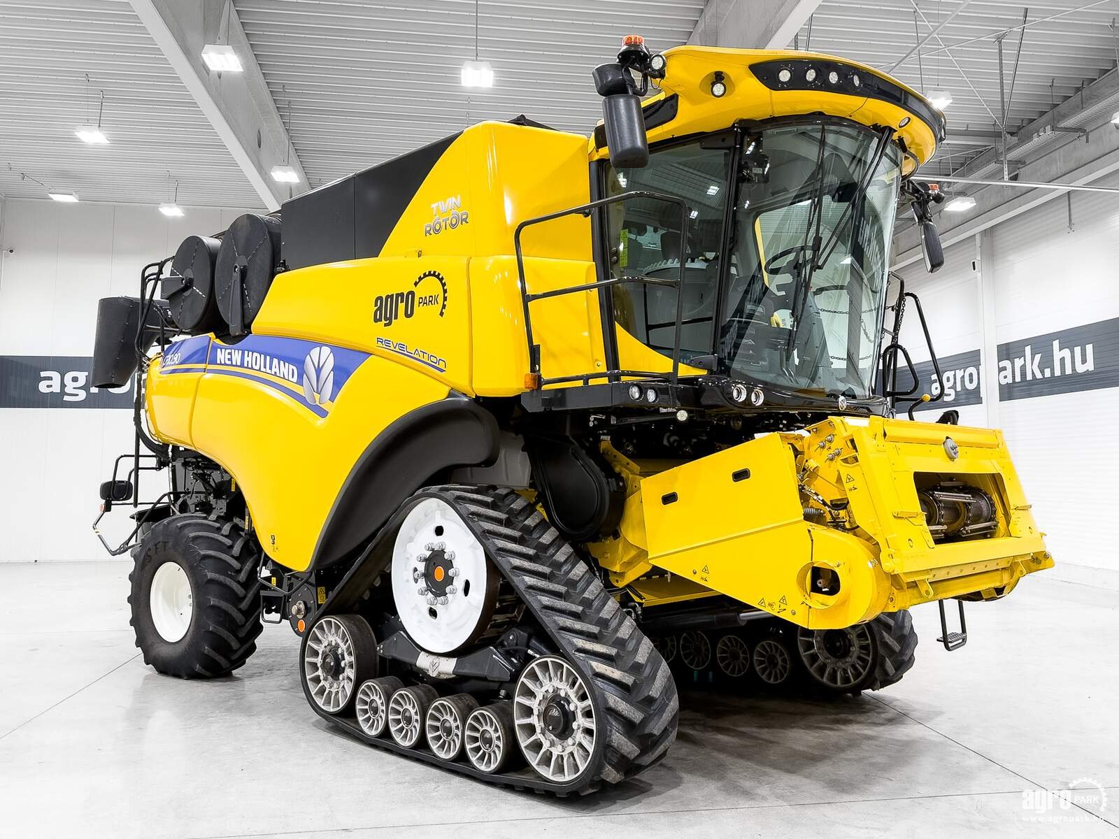 Mähdrescher typu New Holland CR10.90 SmartTrax with 12,5 m Varifeed header, RTK steering, tracks on the front, Gebrauchtmaschine v Csengele (Obrázek 3)