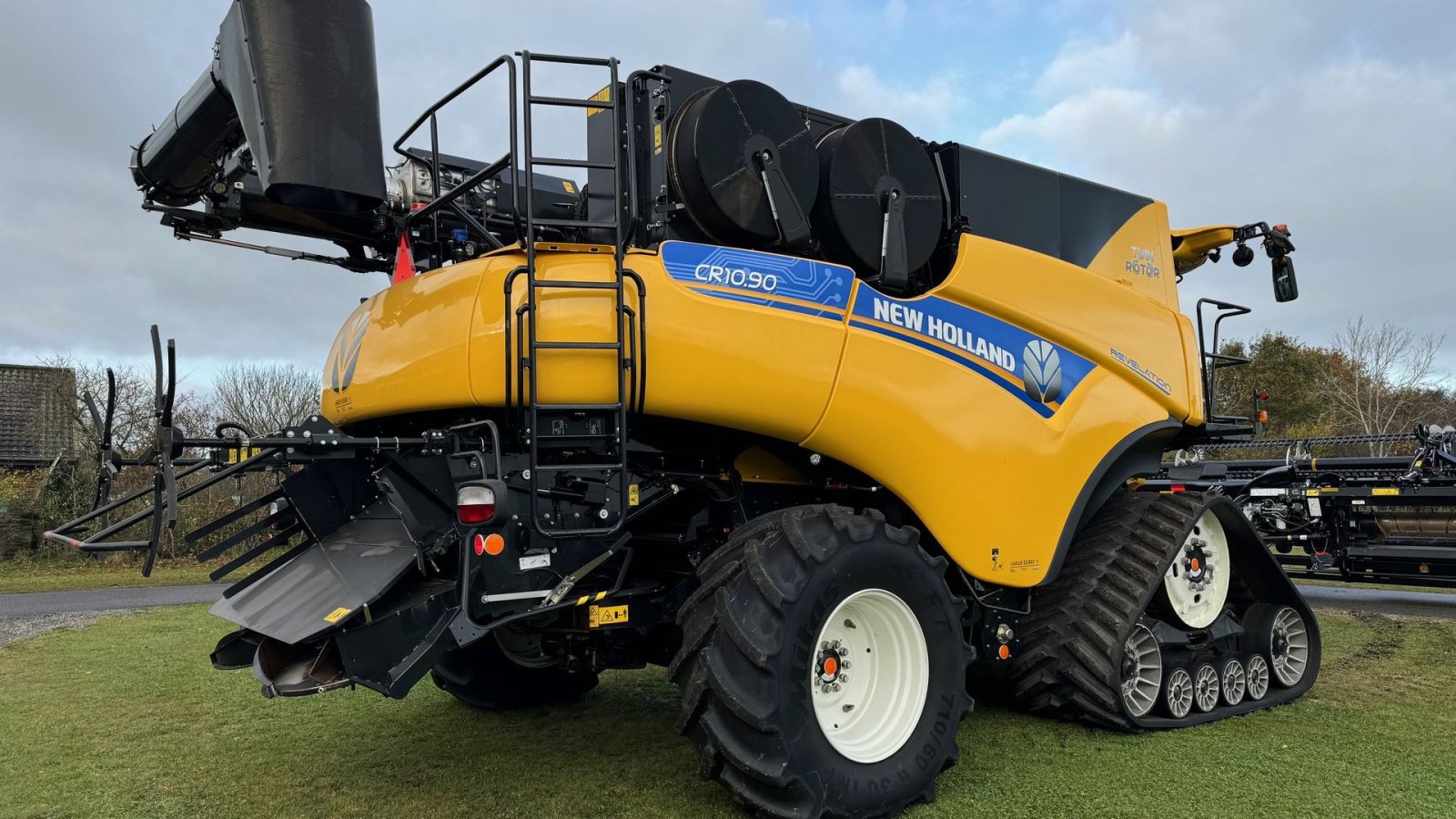Mähdrescher of the type New Holland CR10.90, Gebrauchtmaschine in Holstebro (Picture 3)