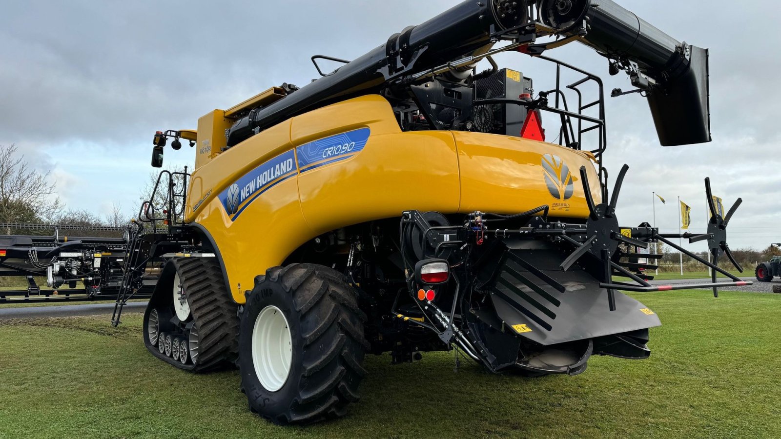 Mähdrescher of the type New Holland CR10.90, Gebrauchtmaschine in Holstebro (Picture 5)
