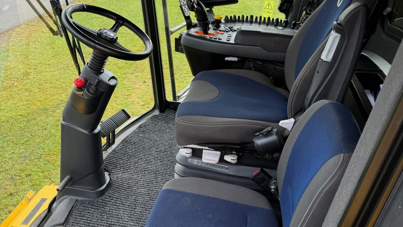 Mähdrescher of the type New Holland CR10.90, Gebrauchtmaschine in Holstebro (Picture 13)