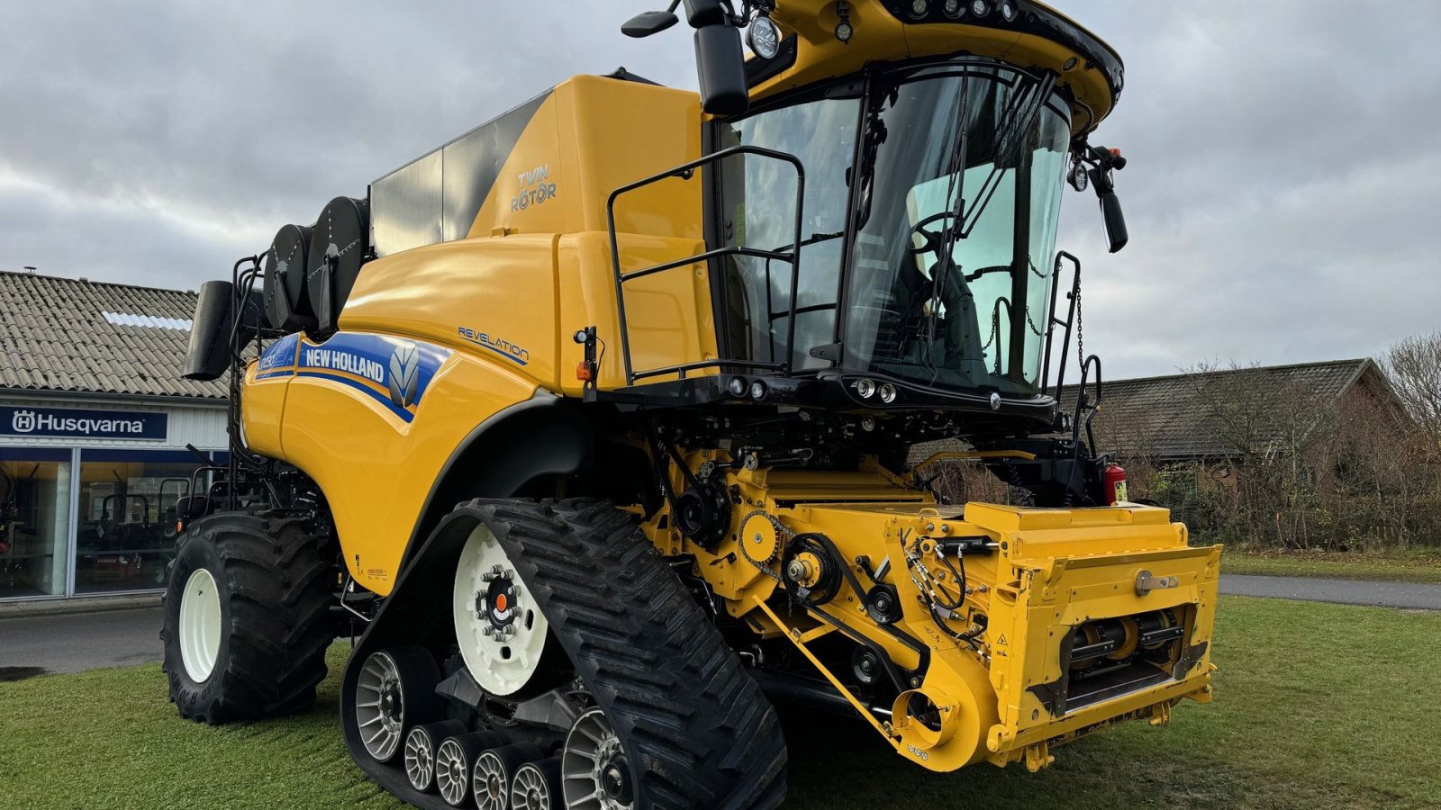 Mähdrescher of the type New Holland CR10.90, Gebrauchtmaschine in Holstebro (Picture 2)