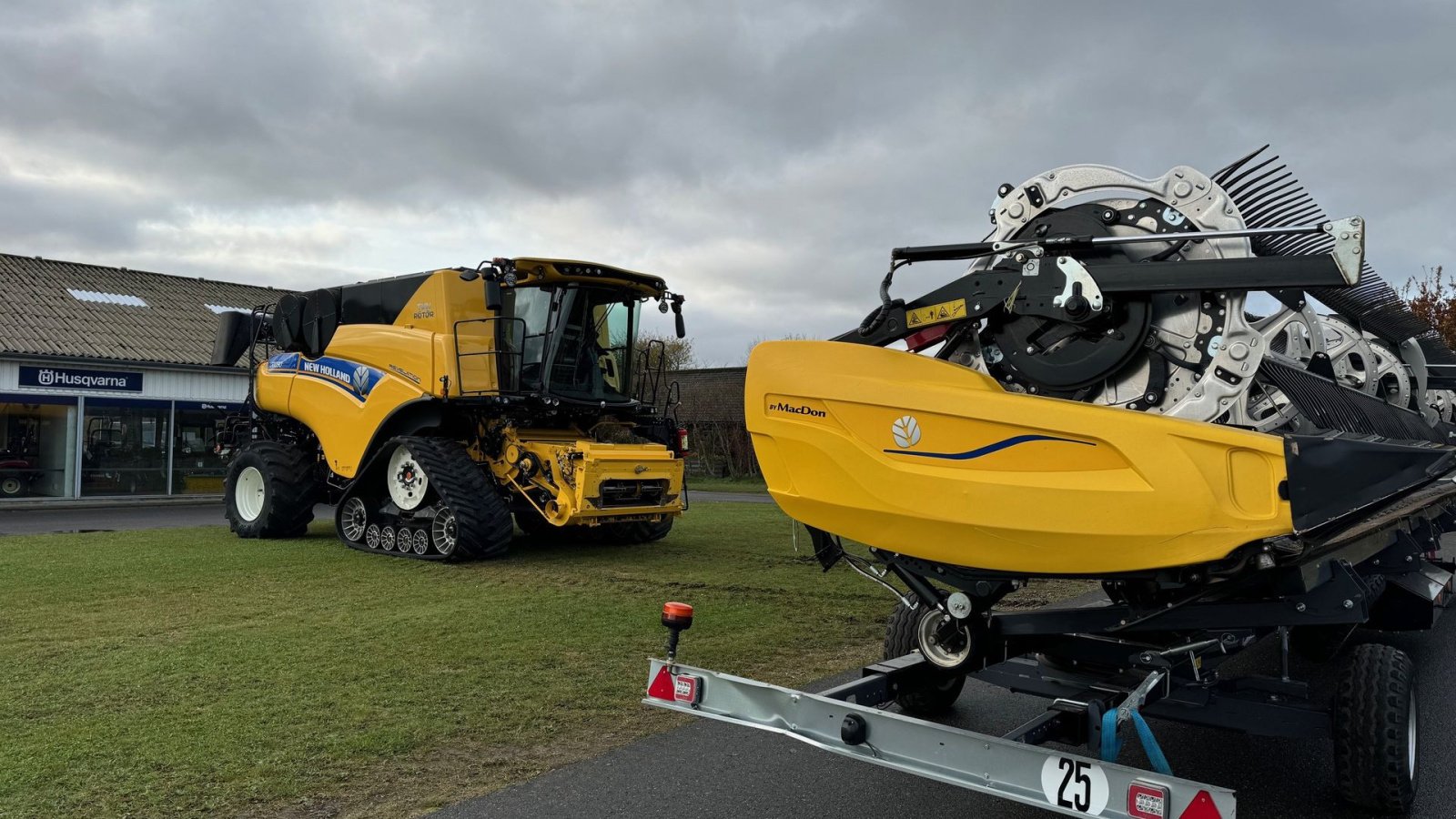 Mähdrescher of the type New Holland CR10.90, Gebrauchtmaschine in Holstebro (Picture 8)