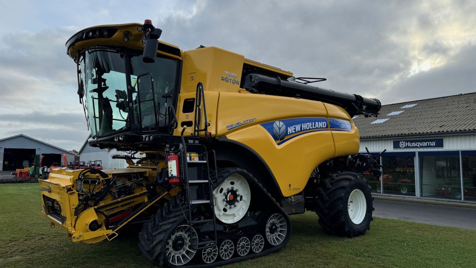 Mähdrescher of the type New Holland CR10.90, Gebrauchtmaschine in Holstebro (Picture 12)