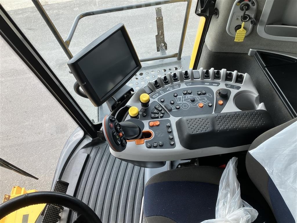 Mähdrescher of the type New Holland CR10.90, Gebrauchtmaschine in Middelfart (Picture 8)