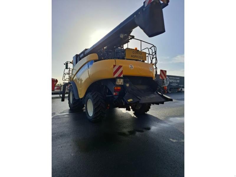 Mähdrescher tip New Holland CR8080, Gebrauchtmaschine in ANTIGNY (Poză 8)