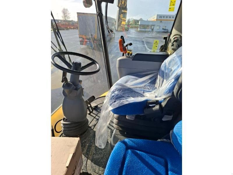 Mähdrescher tip New Holland CR8080, Gebrauchtmaschine in ANTIGNY (Poză 10)