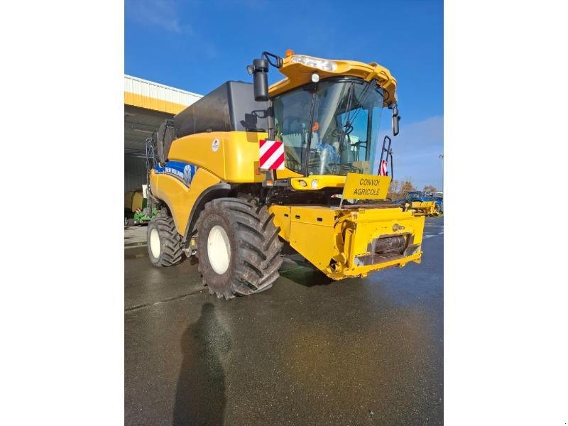 Mähdrescher tip New Holland CR8080, Gebrauchtmaschine in ANTIGNY (Poză 3)