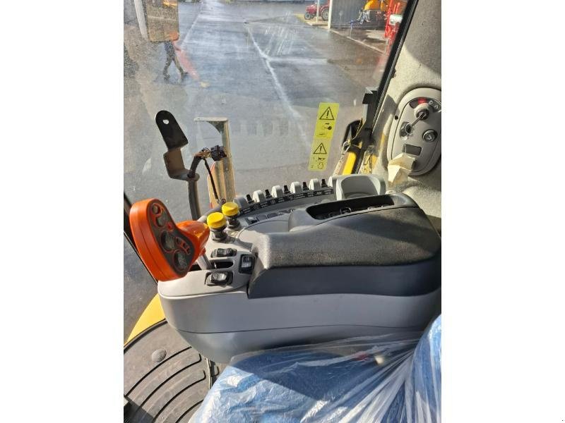 Mähdrescher tip New Holland CR8080, Gebrauchtmaschine in ANTIGNY (Poză 11)