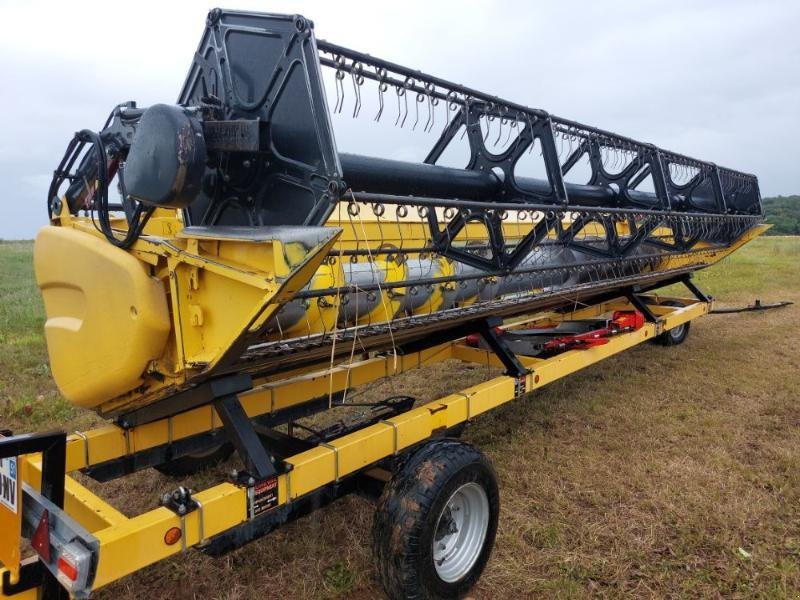 Mähdrescher typu New Holland CR8080, Gebrauchtmaschine v CHAUMONT (Obrázek 3)