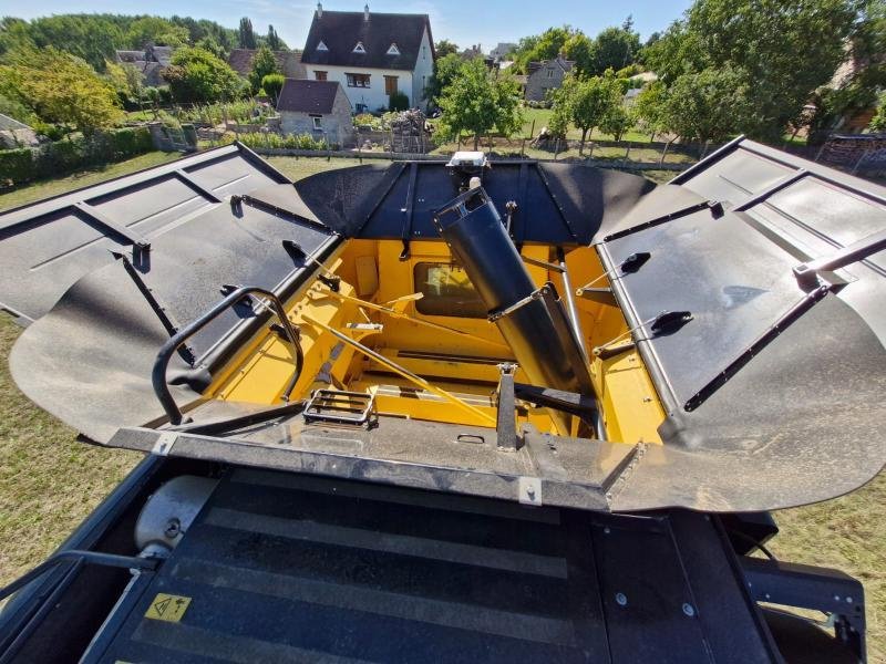 Mähdrescher Türe ait New Holland CR8.90, Gebrauchtmaschine içinde BRAY en Val (resim 8)