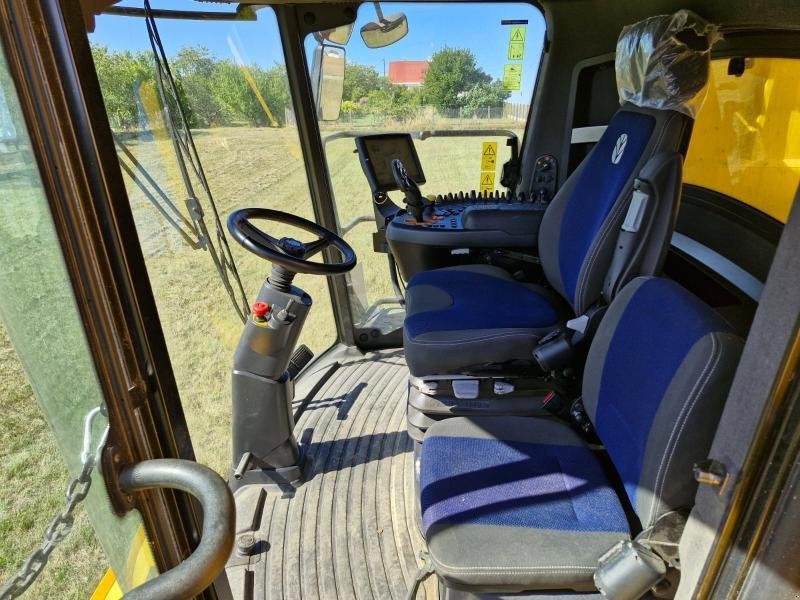 Mähdrescher Türe ait New Holland CR8.90, Gebrauchtmaschine içinde BRAY en Val (resim 11)