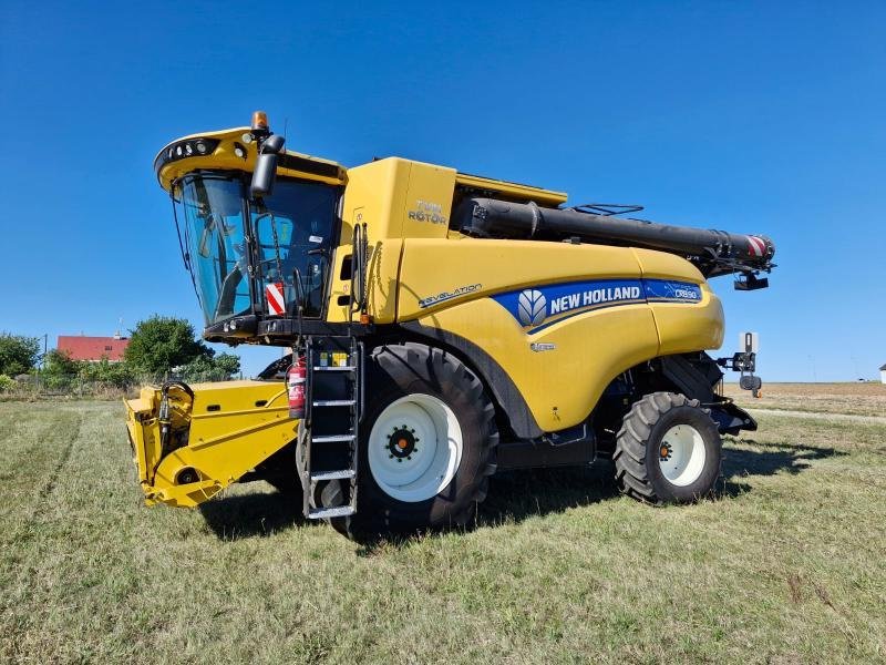 Mähdrescher des Typs New Holland CR8.90, Gebrauchtmaschine in BRAY en Val (Bild 1)