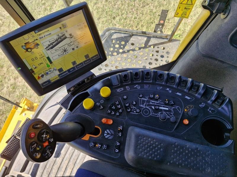 Mähdrescher Türe ait New Holland CR8.90, Gebrauchtmaschine içinde BRAY en Val (resim 10)
