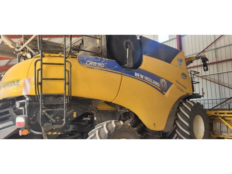 Mähdrescher of the type New Holland CR8.90, Gebrauchtmaschine in BRAY en Val (Picture 2)