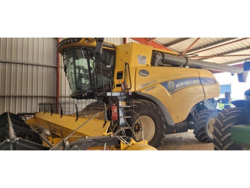 Mähdrescher des Typs New Holland CR8.90, Gebrauchtmaschine in BRAY en Val (Bild 1)
