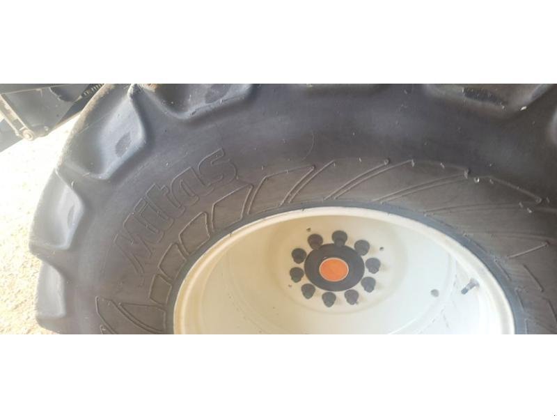 Mähdrescher of the type New Holland CR8.90, Gebrauchtmaschine in BRAY en Val (Picture 9)