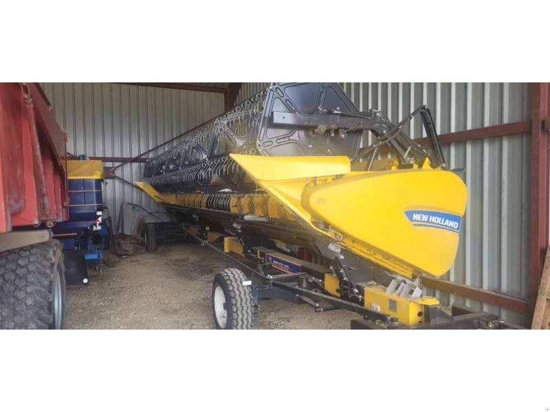 Mähdrescher of the type New Holland CR8.90, Gebrauchtmaschine in BRAY en Val (Picture 7)