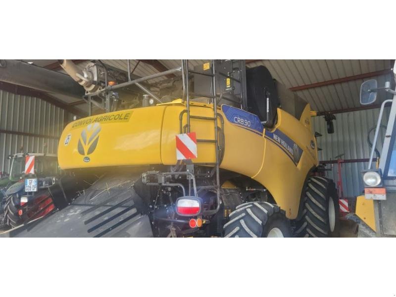 Mähdrescher of the type New Holland CR8.90, Gebrauchtmaschine in BRAY en Val (Picture 5)