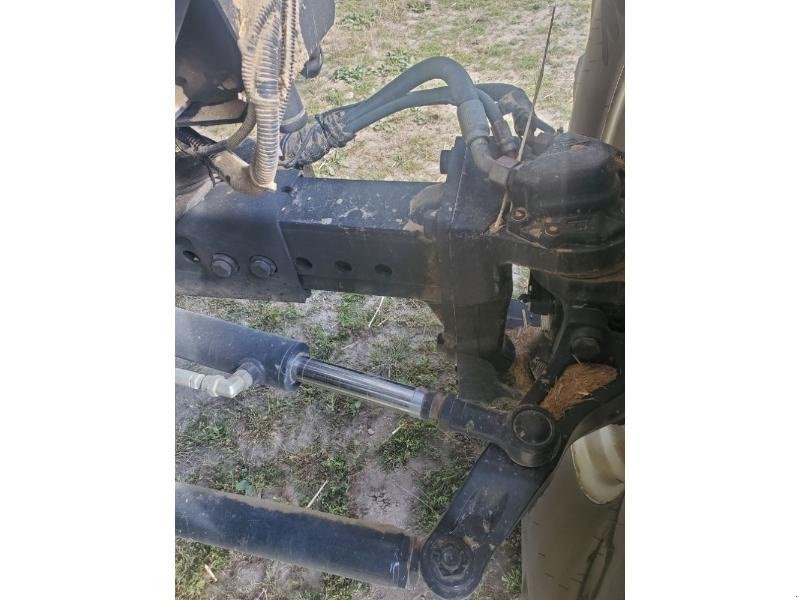 Mähdrescher of the type New Holland CR8.90, Gebrauchtmaschine in BRAY en Val (Picture 7)