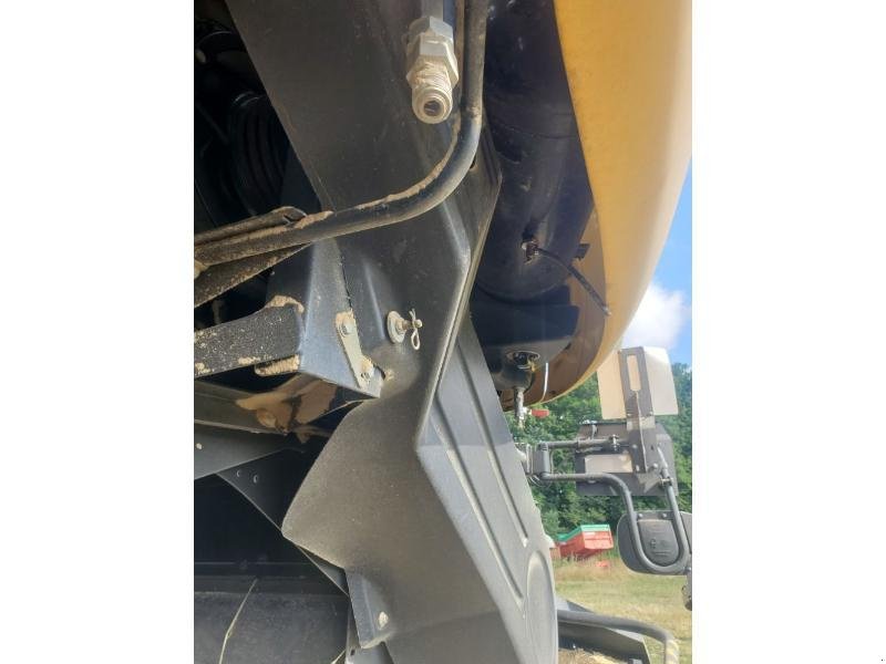 Mähdrescher of the type New Holland CR8.90, Gebrauchtmaschine in BRAY en Val (Picture 10)