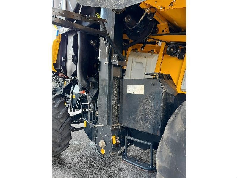 Mähdrescher del tipo New Holland CR890, Gebrauchtmaschine In PONTIVY (Immagine 8)