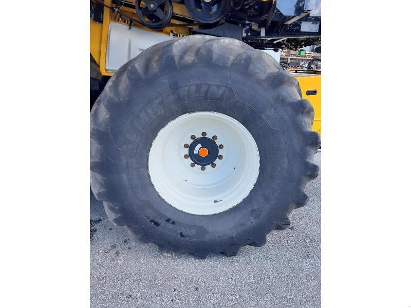 Mähdrescher del tipo New Holland CR890, Gebrauchtmaschine In PONTIVY (Immagine 11)