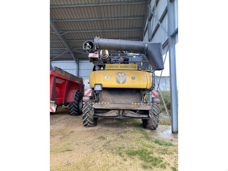 Mähdrescher tip New Holland CR9-90, Gebrauchtmaschine in CHAUMONT (Poză 5)