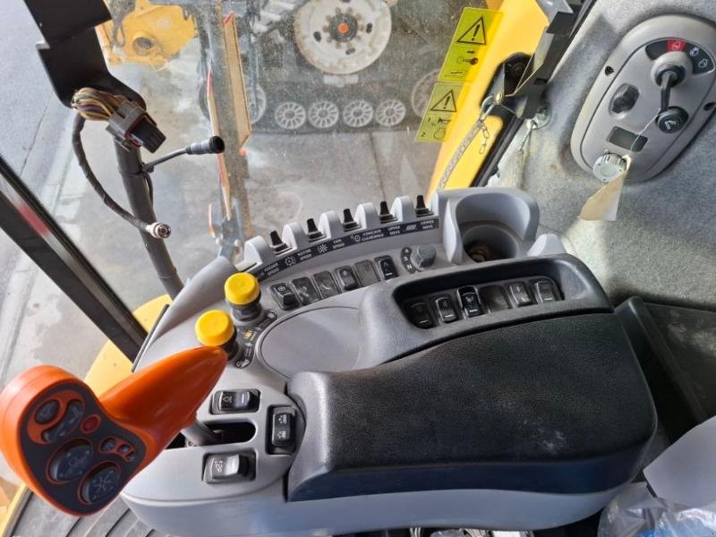 Mähdrescher Türe ait New Holland CR9070, Gebrauchtmaschine içinde ANTIGNY (resim 10)