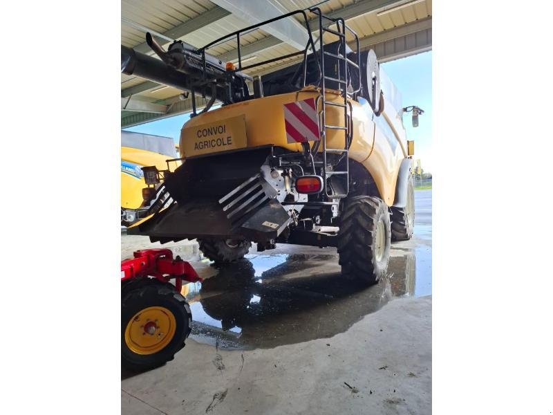 Mähdrescher Türe ait New Holland CR9070, Gebrauchtmaschine içinde ANTIGNY (resim 5)