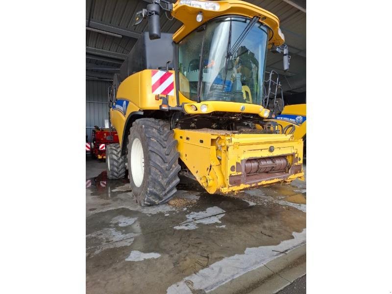 Mähdrescher Türe ait New Holland CR9070, Gebrauchtmaschine içinde ANTIGNY (resim 3)