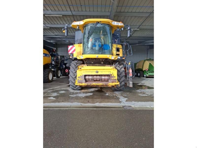Mähdrescher Türe ait New Holland CR9070, Gebrauchtmaschine içinde ANTIGNY (resim 2)