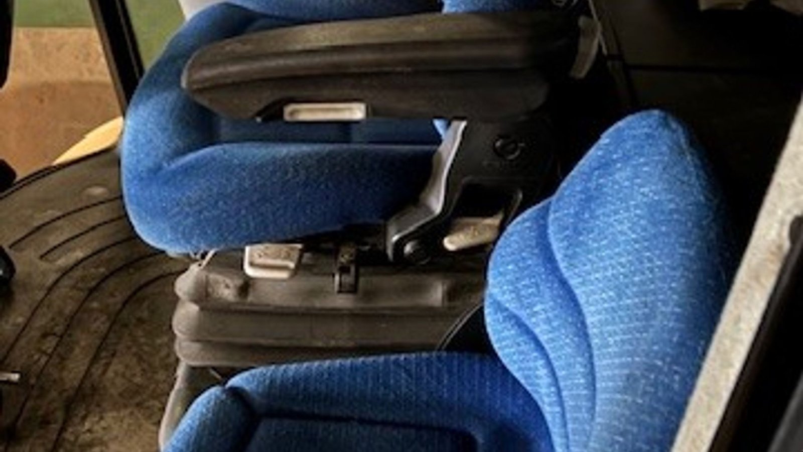 Mähdrescher of the type New Holland CR9080, Gebrauchtmaschine in Sakskøbing (Picture 7)