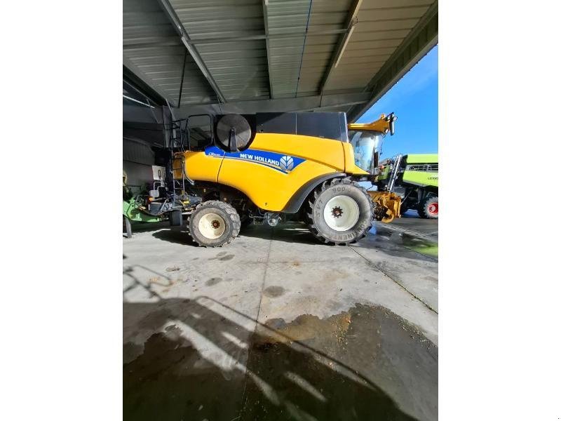 Mähdrescher του τύπου New Holland CR9080, Gebrauchtmaschine σε ANTIGNY (Φωτογραφία 4)
