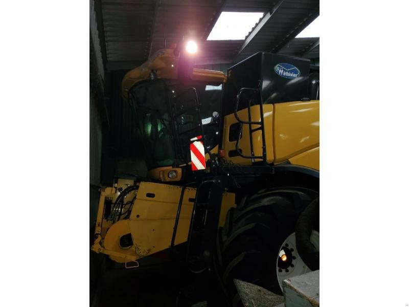 Mähdrescher del tipo New Holland CR9080, Gebrauchtmaschine en BRAY en Val