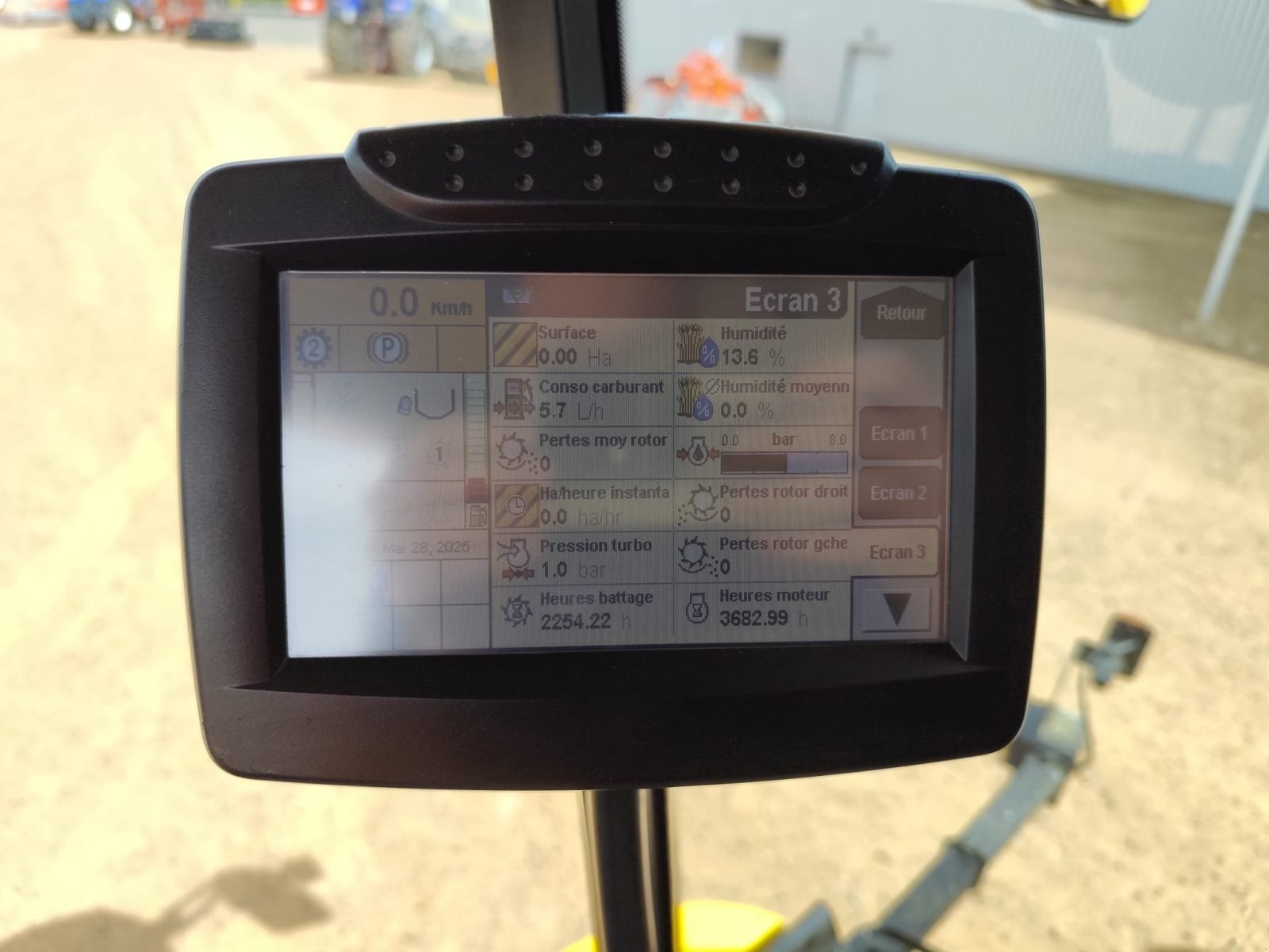 Mähdrescher of the type New Holland CR9080, Gebrauchtmaschine in Le Horps (Picture 8)