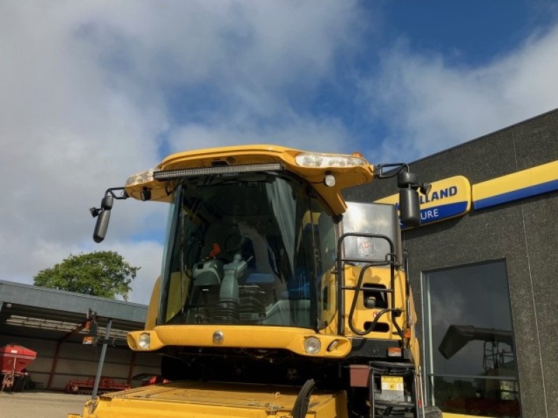 Mähdrescher van het type New Holland CR9080, Gebrauchtmaschine in Herning (Foto 3)
