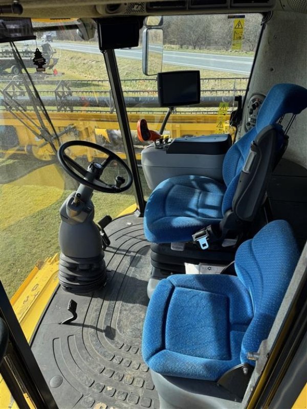 Mähdrescher of the type New Holland CR9090 SLH 4WD, Gebrauchtmaschine in Holstebro (Picture 13)