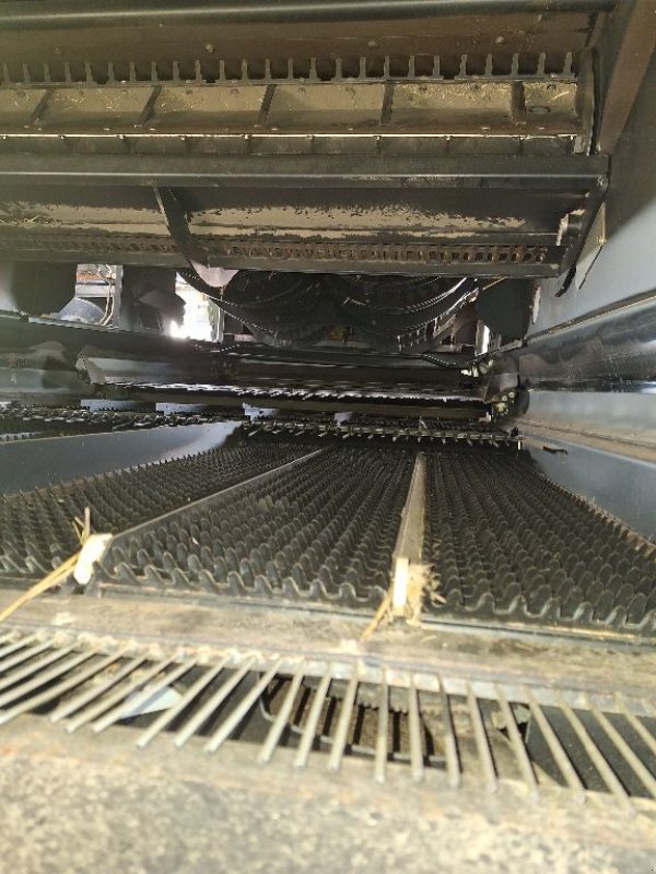 Mähdrescher del tipo New Holland CR9090, Gebrauchtmaschine In MORHANGE (Immagine 10)