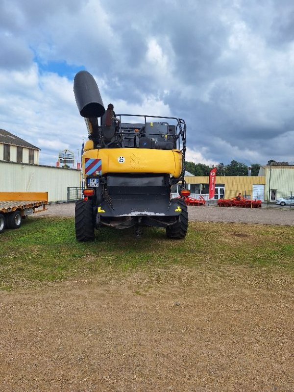 Mähdrescher del tipo New Holland CR9090, Gebrauchtmaschine In MORHANGE (Immagine 5)