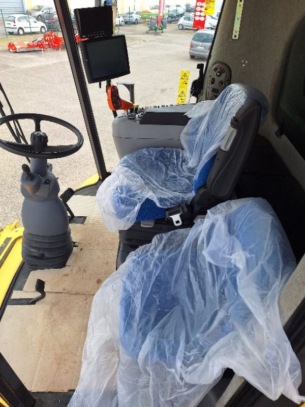 Mähdrescher del tipo New Holland CR9090, Gebrauchtmaschine In MORHANGE (Immagine 9)