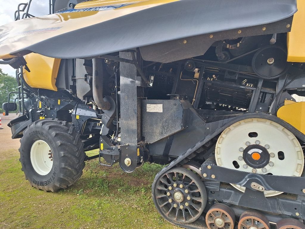 Mähdrescher del tipo New Holland CR9090, Gebrauchtmaschine In MORHANGE (Immagine 7)