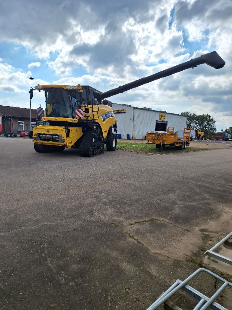 Mähdrescher del tipo New Holland CR9090, Gebrauchtmaschine In MORHANGE (Immagine 1)