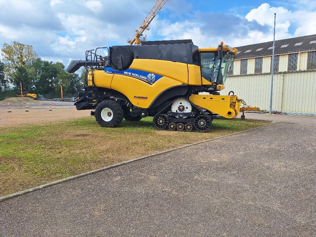 Mähdrescher del tipo New Holland CR9090, Gebrauchtmaschine In MORHANGE (Immagine 3)