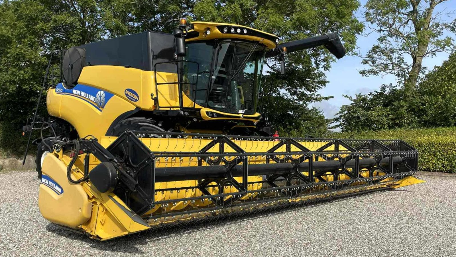Mähdrescher of the type New Holland CR9.80 DK flotteste NH tærsker m. 30 fods Varifeed, Gebrauchtmaschine in Borre (Picture 1)